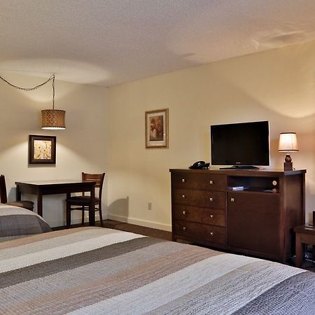 Harbor Inn Freeland Bagian luar foto