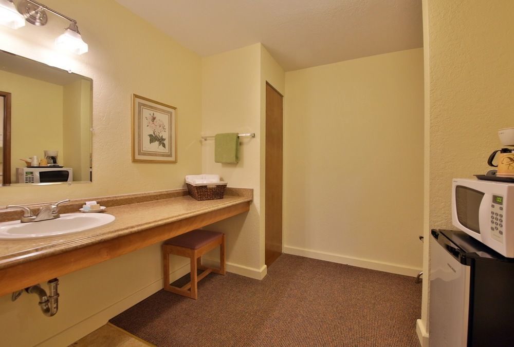 Harbor Inn Freeland Bagian luar foto