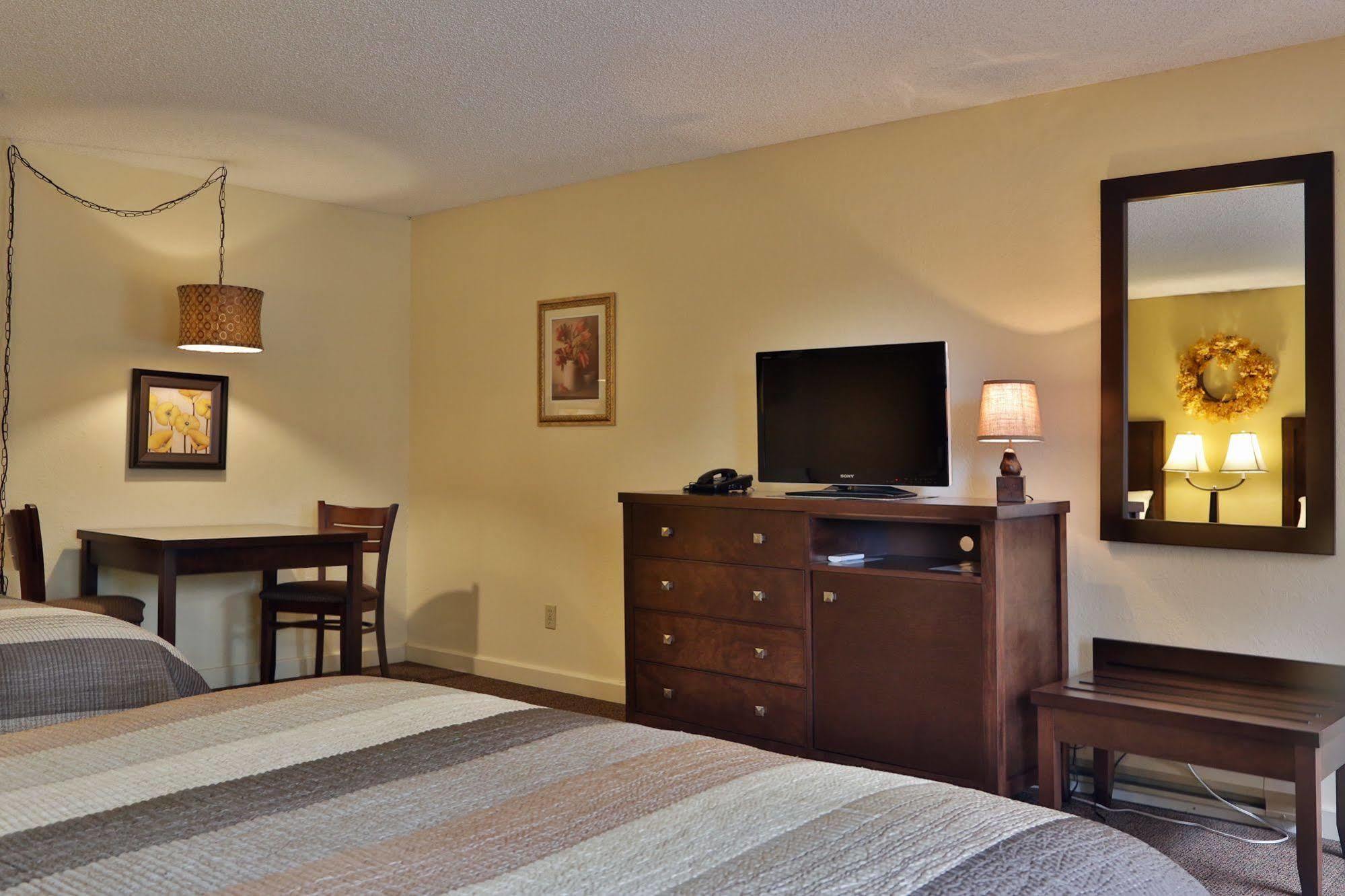 Harbor Inn Freeland Bagian luar foto