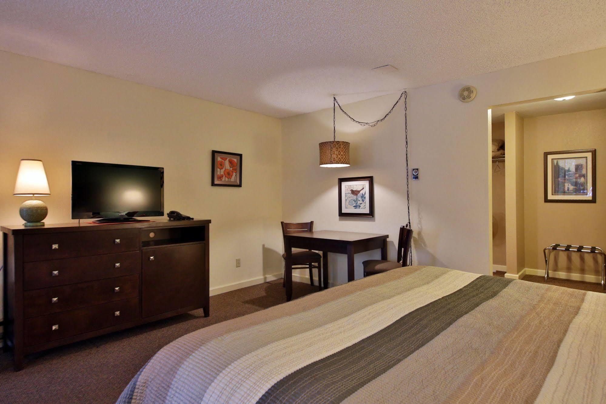 Harbor Inn Freeland Bagian luar foto