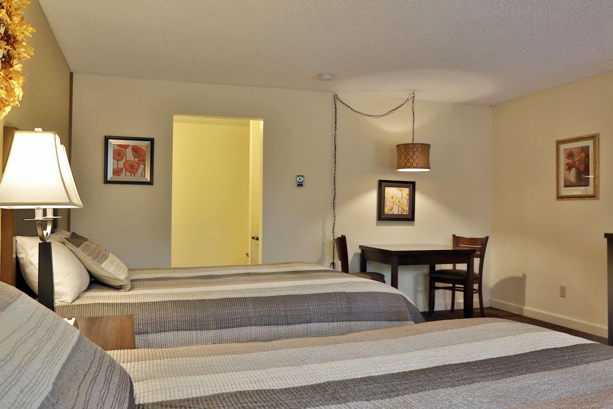 Harbor Inn Freeland Bagian luar foto