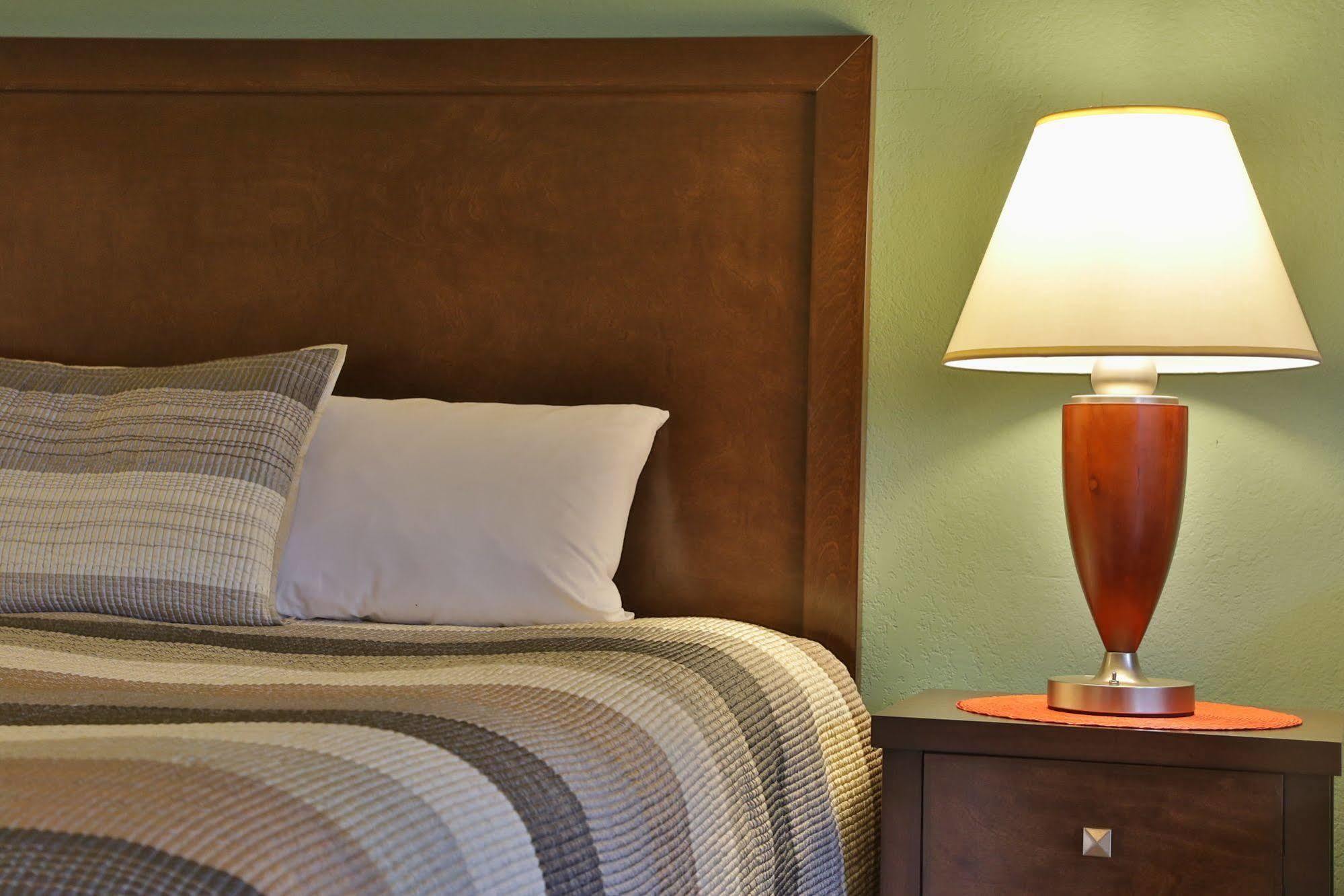 Harbor Inn Freeland Bagian luar foto