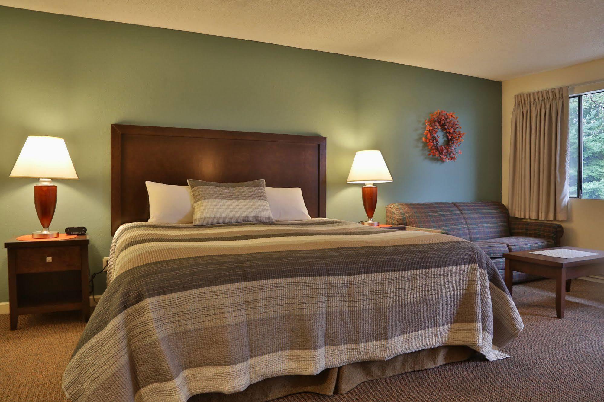 Harbor Inn Freeland Bagian luar foto