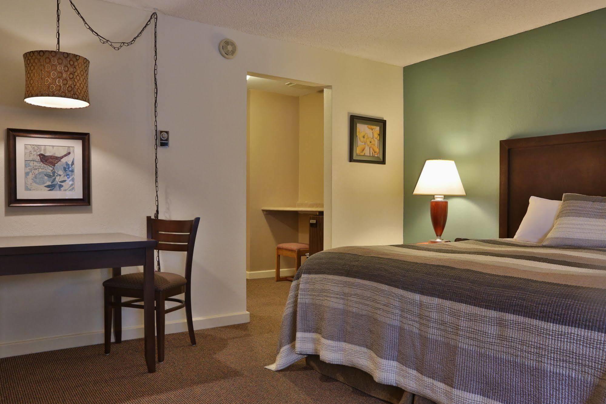 Harbor Inn Freeland Bagian luar foto