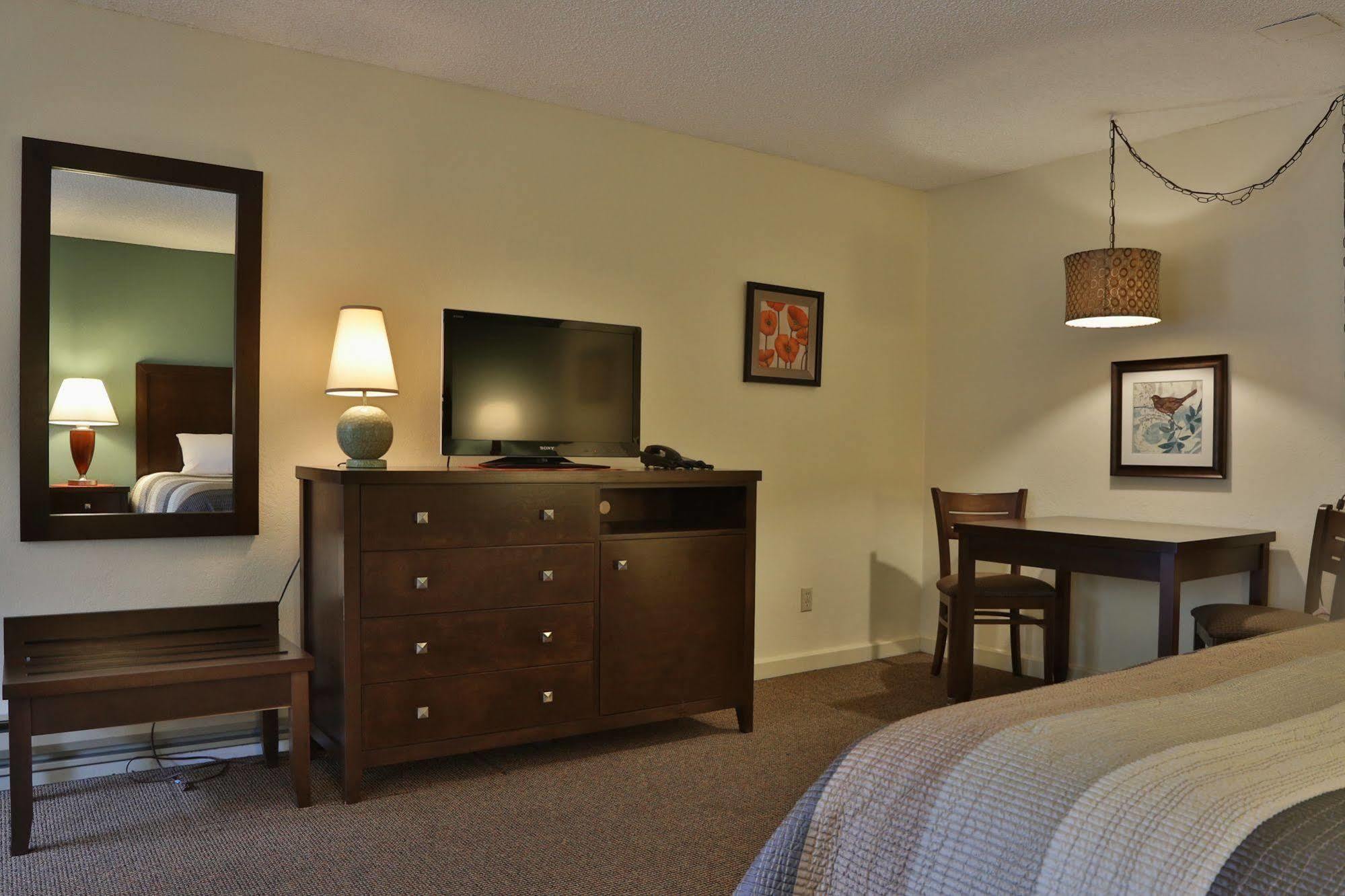 Harbor Inn Freeland Bagian luar foto
