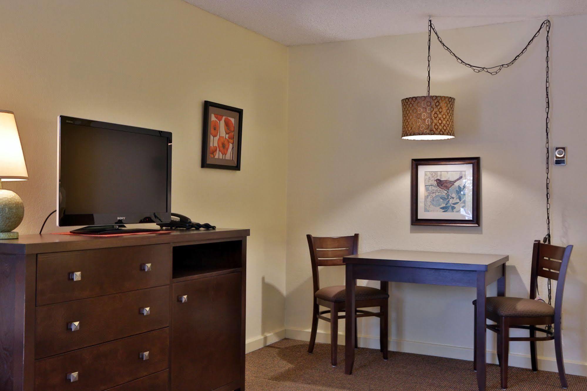 Harbor Inn Freeland Bagian luar foto