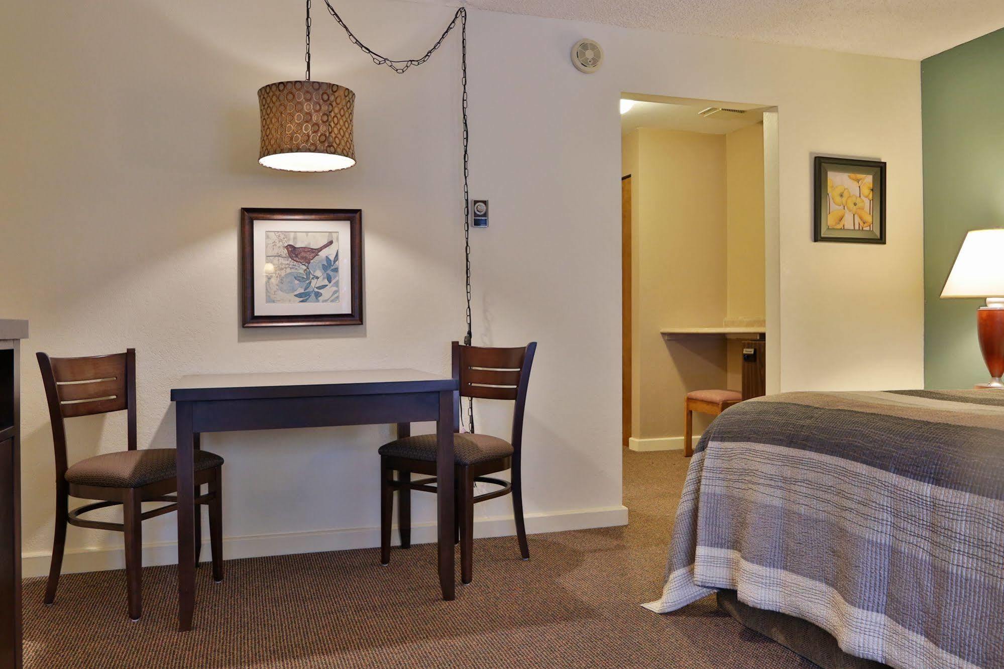 Harbor Inn Freeland Bagian luar foto