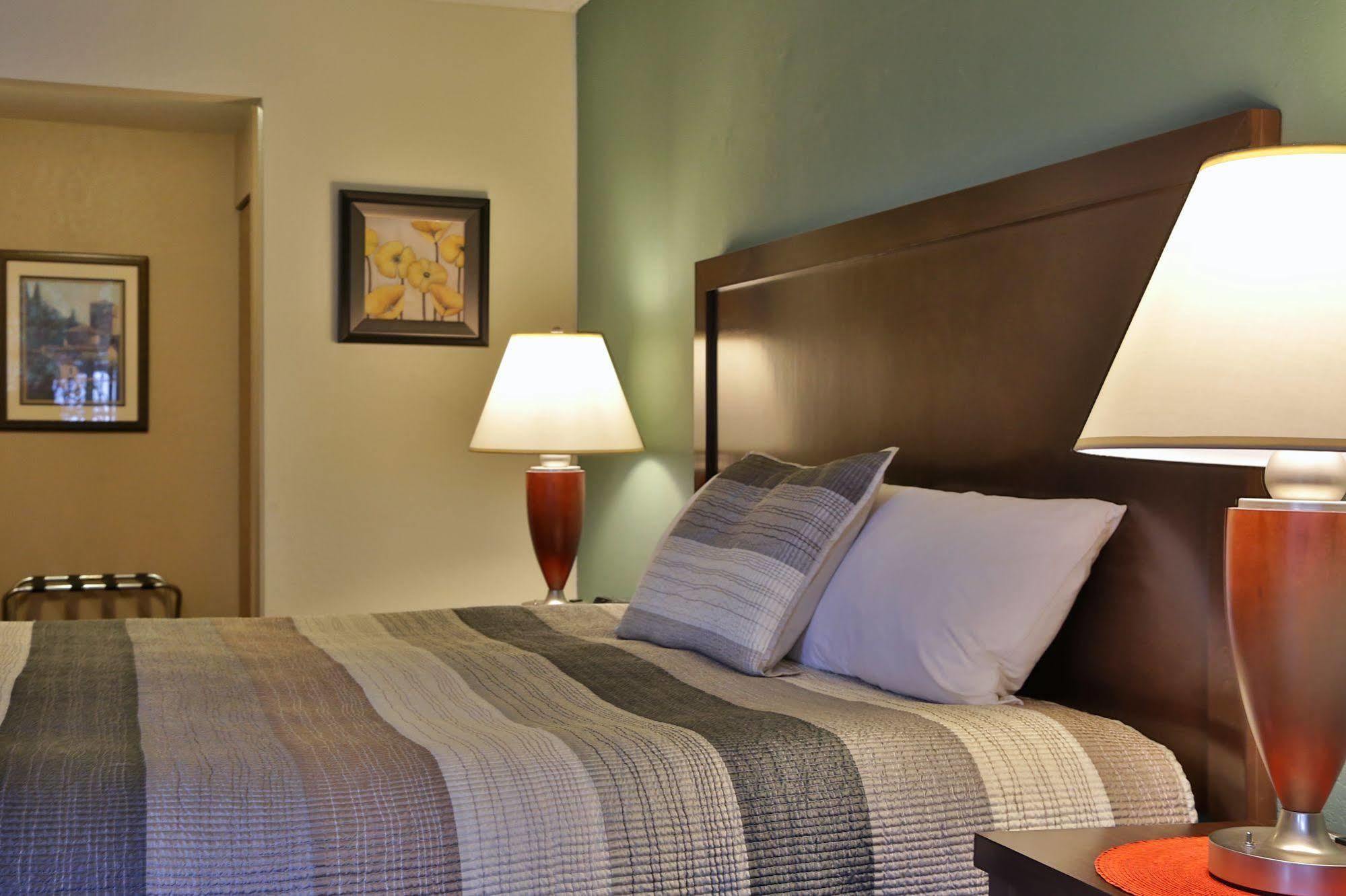 Harbor Inn Freeland Bagian luar foto