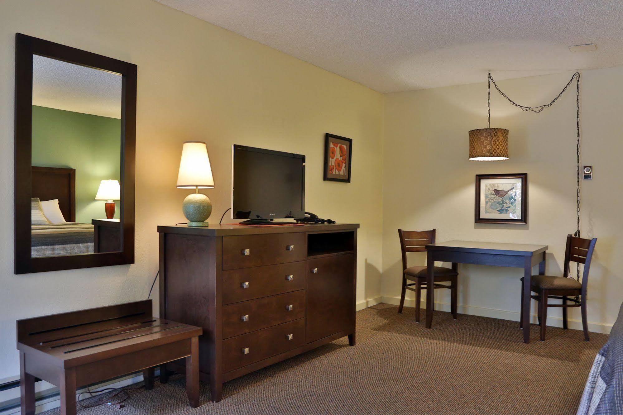 Harbor Inn Freeland Bagian luar foto