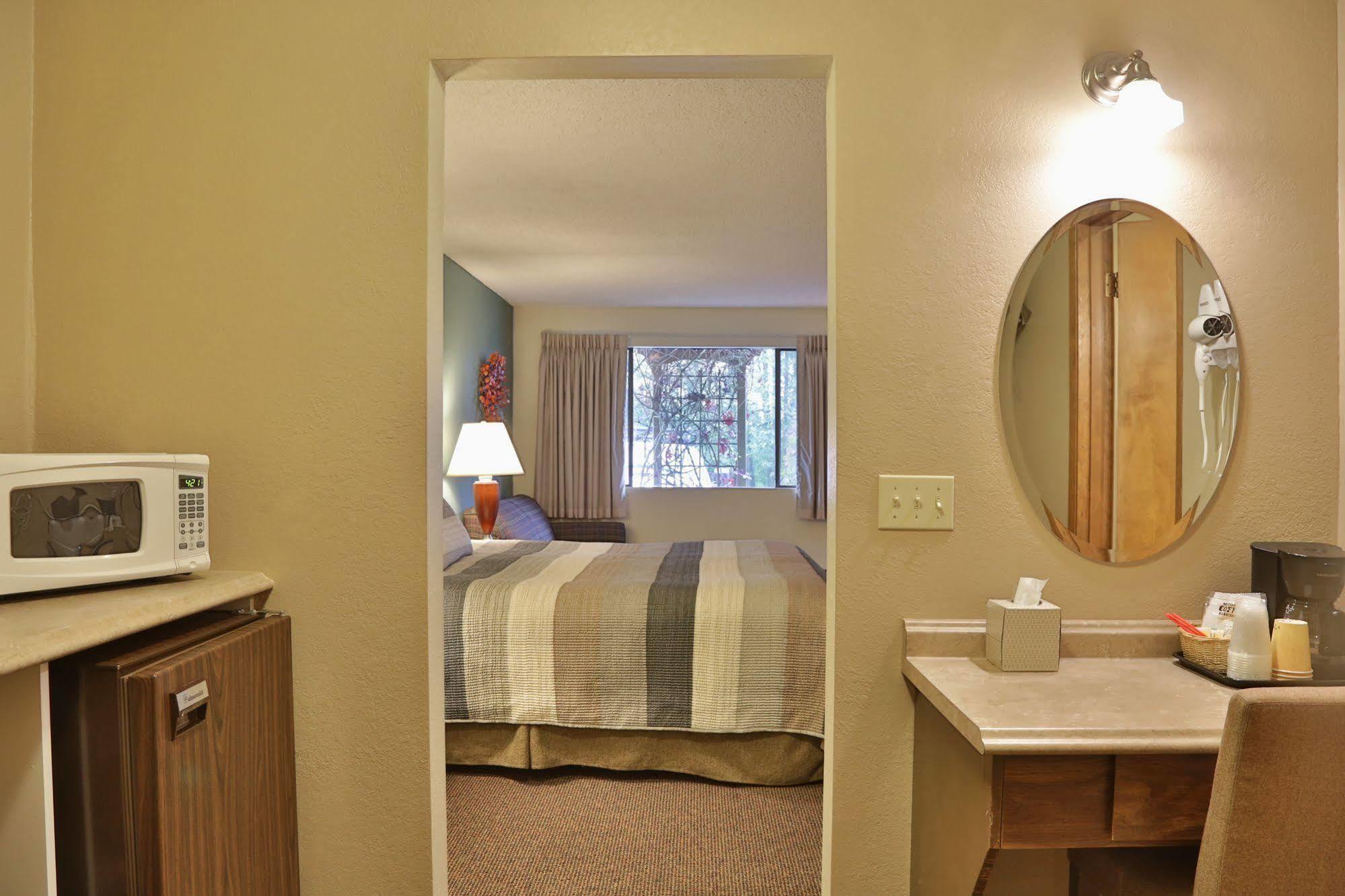 Harbor Inn Freeland Bagian luar foto